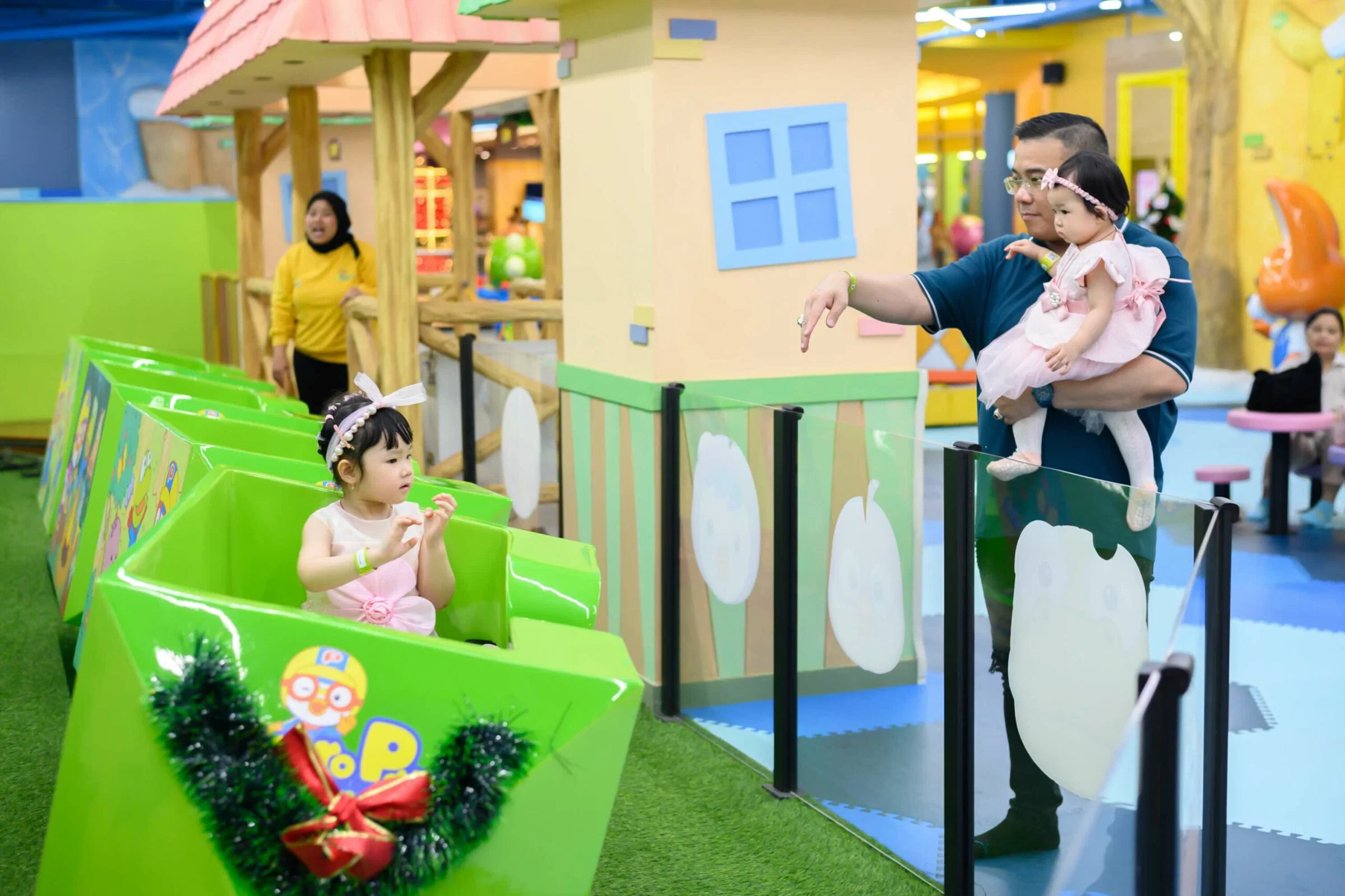 Anak Mulai Berani Main Sendiri? Ini Cara Mendukungnya Lewat Pengalaman Bermain yang Positif